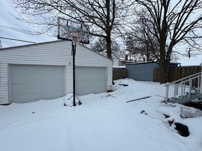 Photo - 2121 Wyandotte Ave Unidad 2123 Wyandotte Ave (Upper)