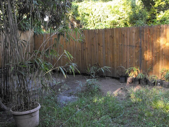 Building Photo - 2351 Ernest St Unit 1