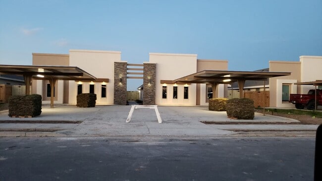 Building Photo - 623 Cathedral Hill Unit 4