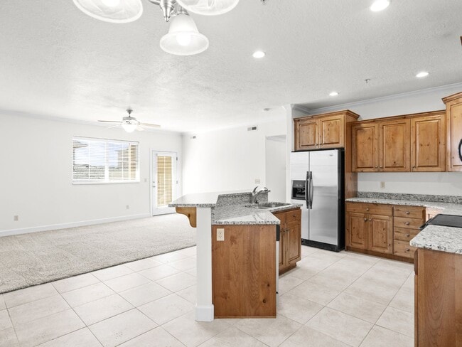 Building Photo - Luxurious Condo in North Orem