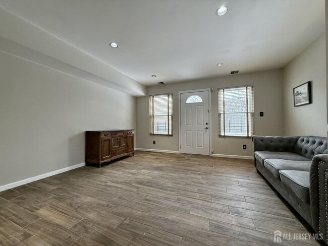 Photo - 17 Florida Grove Rd