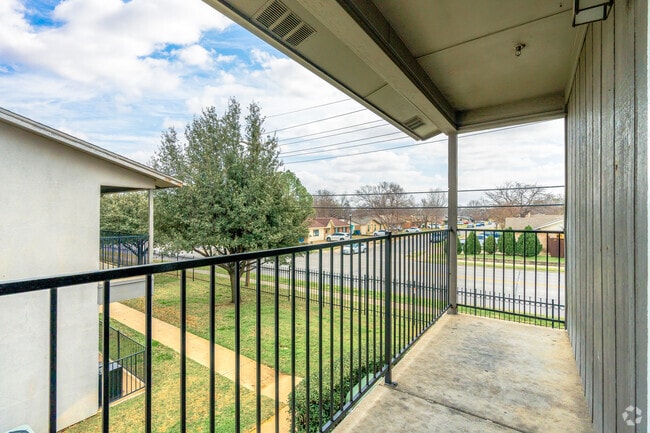 1BR, 1BA - 594SF - Patio