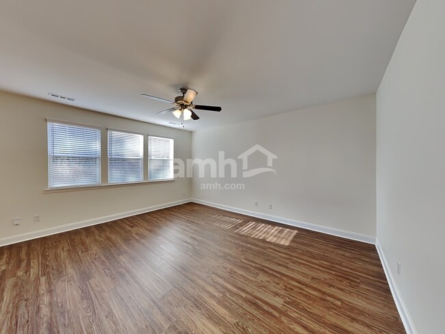 Photo - 440 Charity Ln