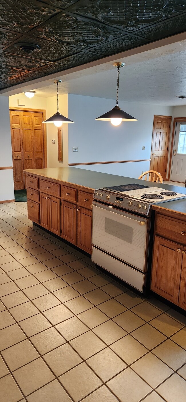 eat in kitchen - 4415 State St Unit 3