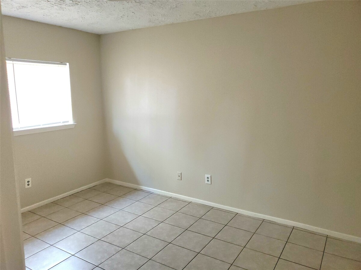 Photo - 16922 Camberwell Green Ln