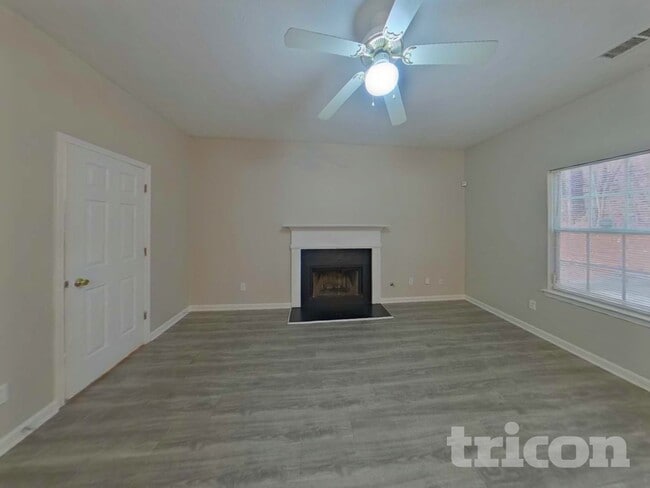 Photo - 3250 Diamond Blf