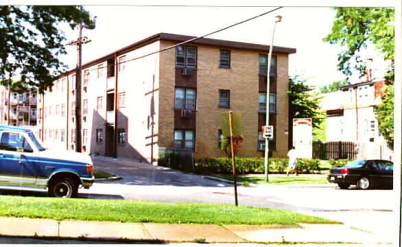 Chase Manor - Chase Manor