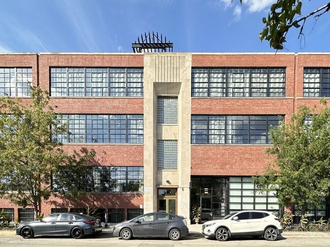 Building Photo - 1426 W 21st St Unit M07H