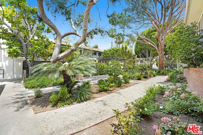 Photo - 1219 N Crescent Heights Blvd Unidad B