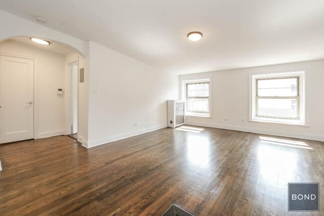 Building Photo - 35 W 8th St Unit 5F Rental
