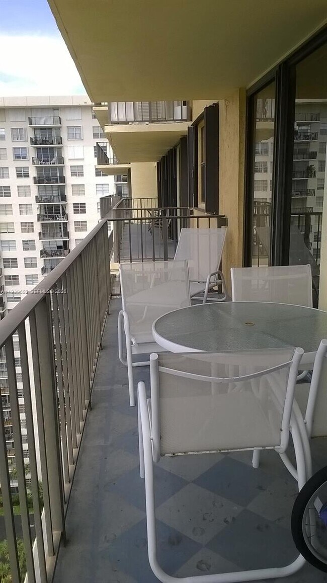 Photo - 290 174th St St Unit 2007