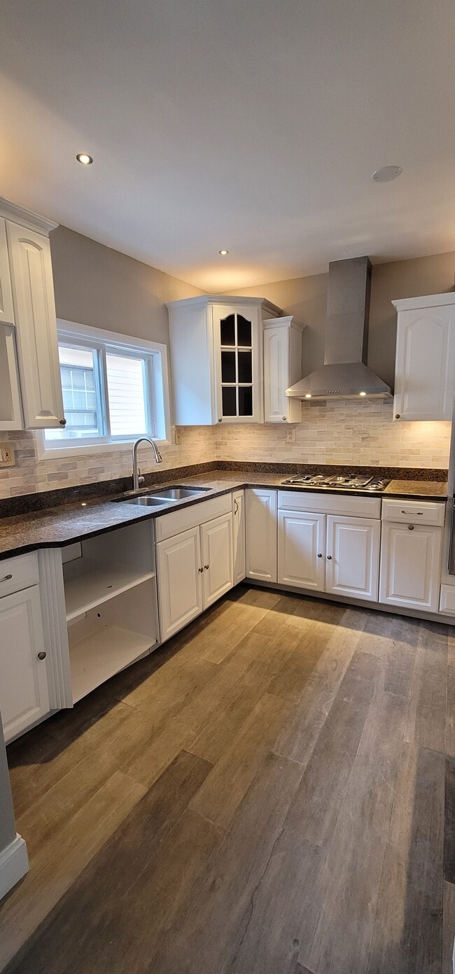 Photo - 16 Ayer Pl Unit 2