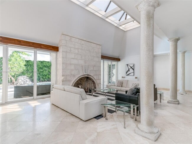 Photo - 111 S Hibiscus Dr