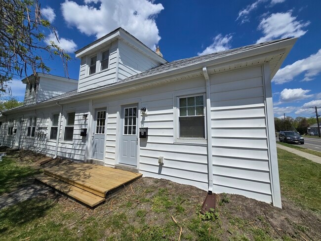 Building Photo - 800 N Grove Ave Unit A