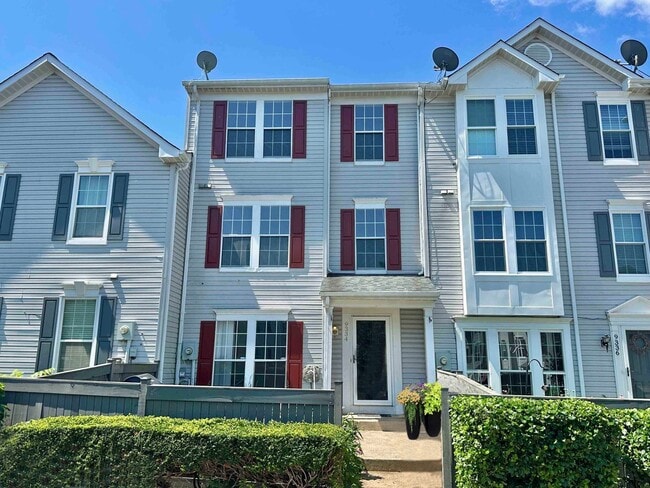Building Photo - Fantastic 3 Bedroom Townhouse in Wellingto...