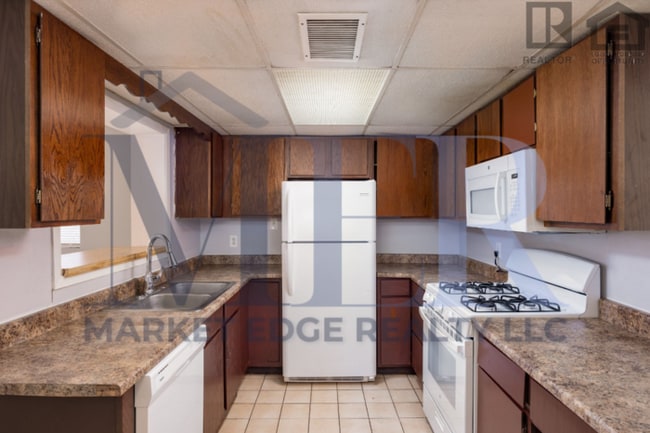 Building Photo - 3Bed/2Bath House at 19th Ave/Camelback! Move-In Ready on 06/11/2026! -- NO HOA! CORNER LOT!