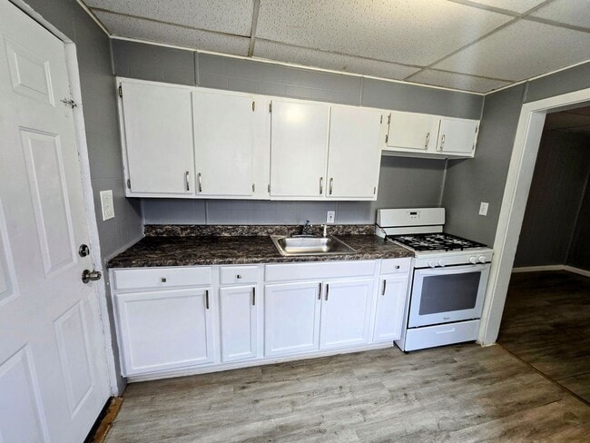 Photo - 632 E 5th St Apartment Unit 2