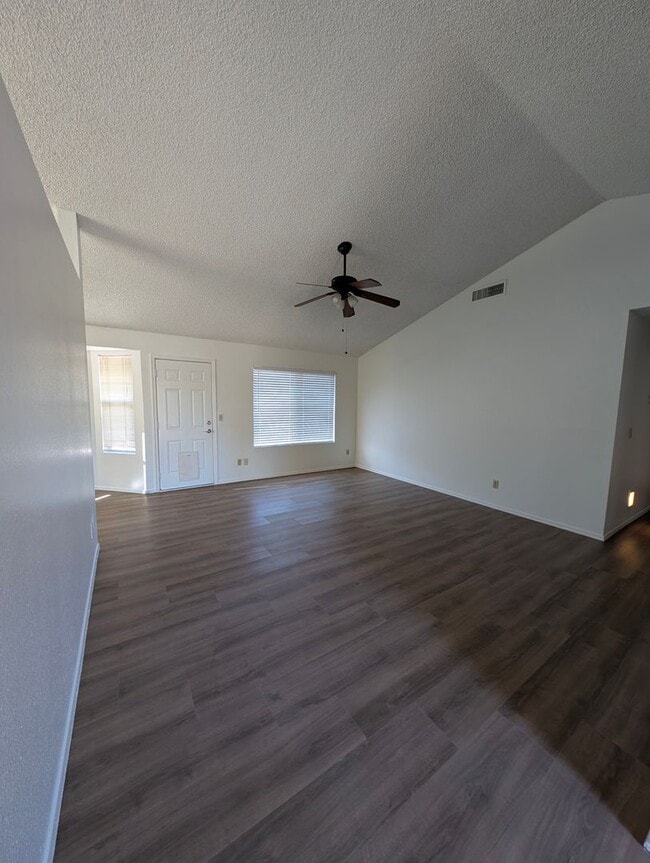 Photo - AVAILABLE NOW IN KYRENE AREA OF CHANDLER!!!