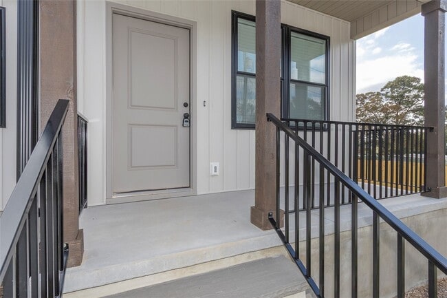 Photo - 413 W 2nd Ave