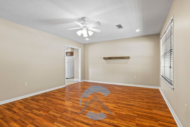 Photo - 2417 Meadow Dr