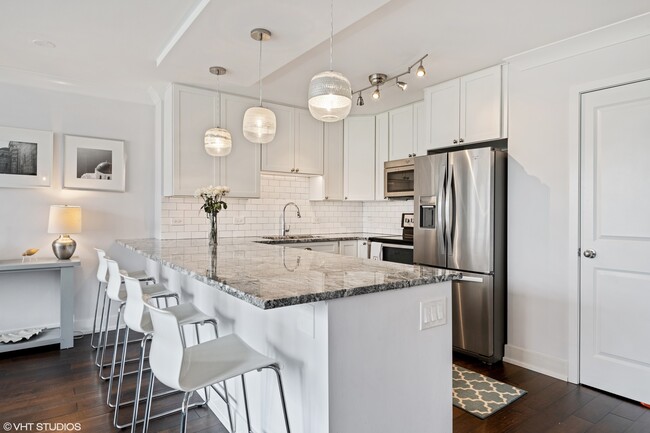 Photo - 1360 N Sandburg Terrace Unidad 705