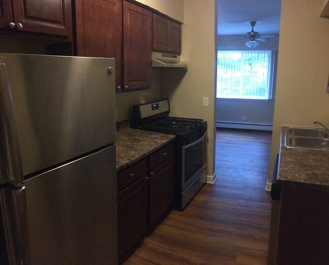 The Arbors of Glen Ellyn Apartments Glen Ellyn, IL