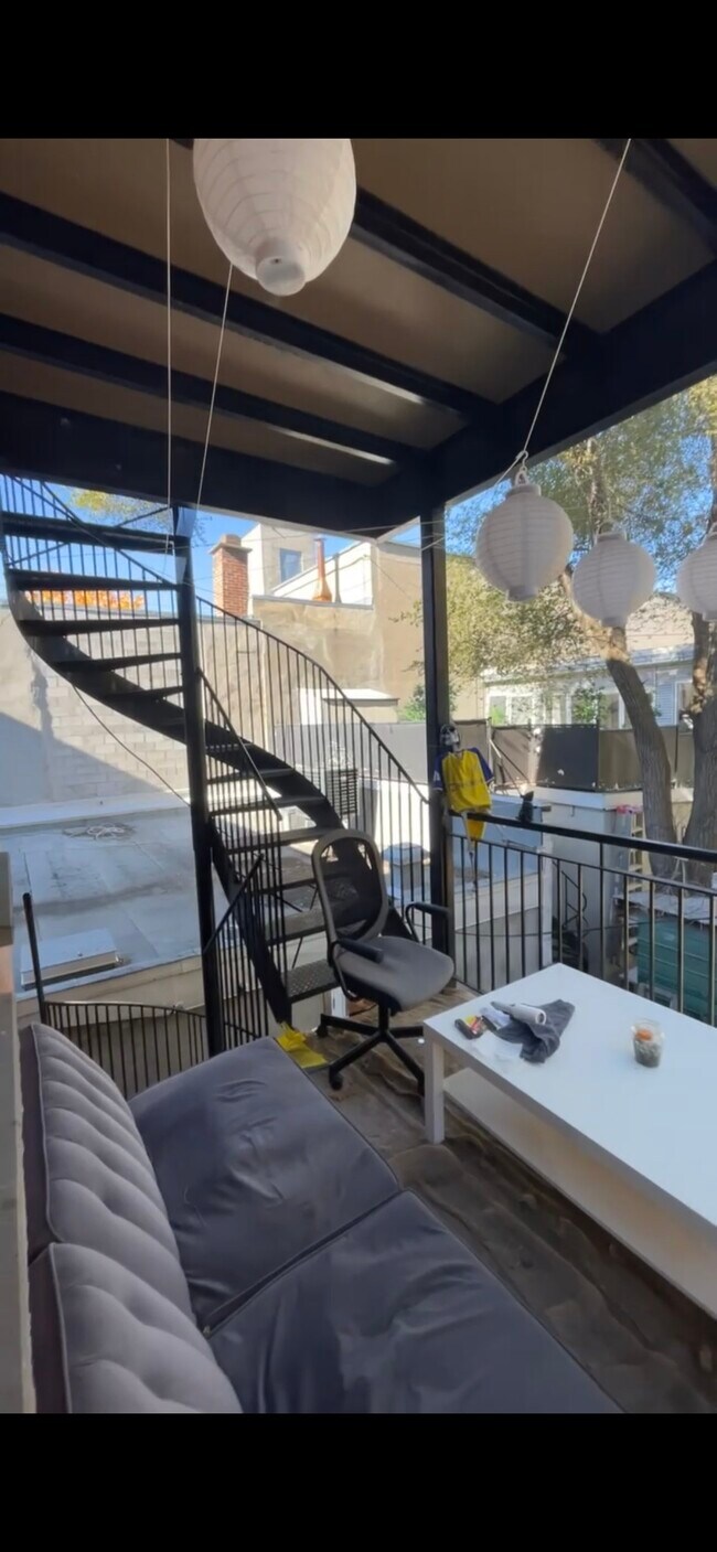 Building Photo - 4409 Boul Saint Laurent Unit 4411-1