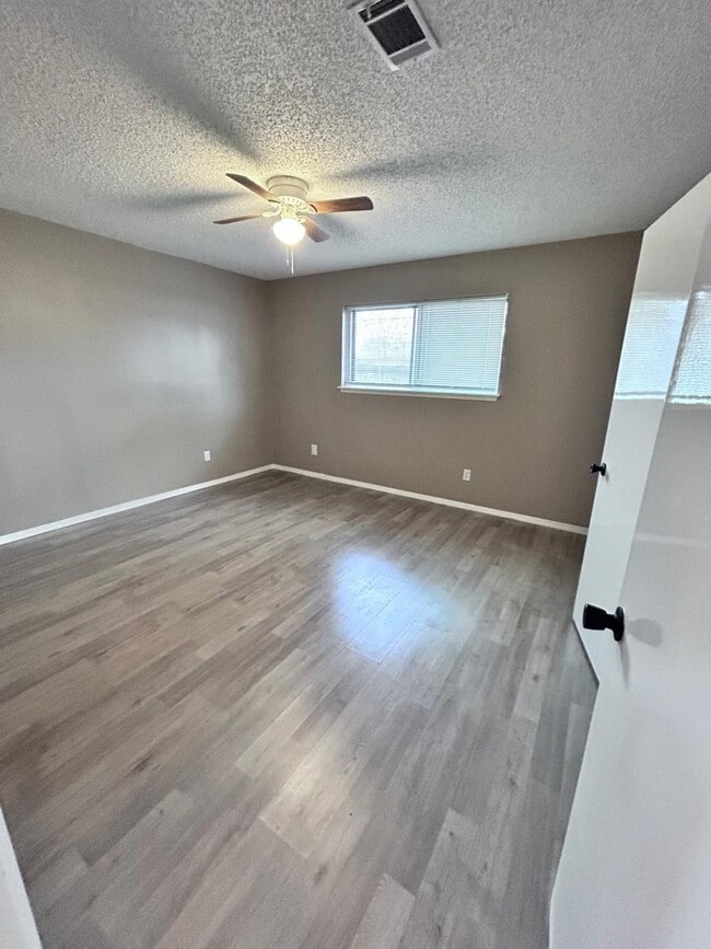 Photo - 4802 24th St E