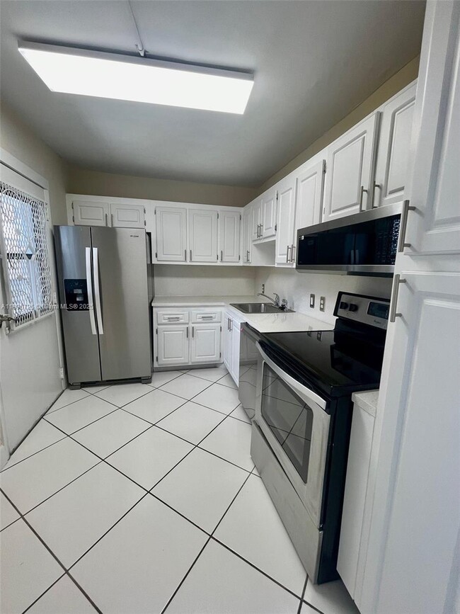 Photo - 20400 W Country Club Dr Unidad 608