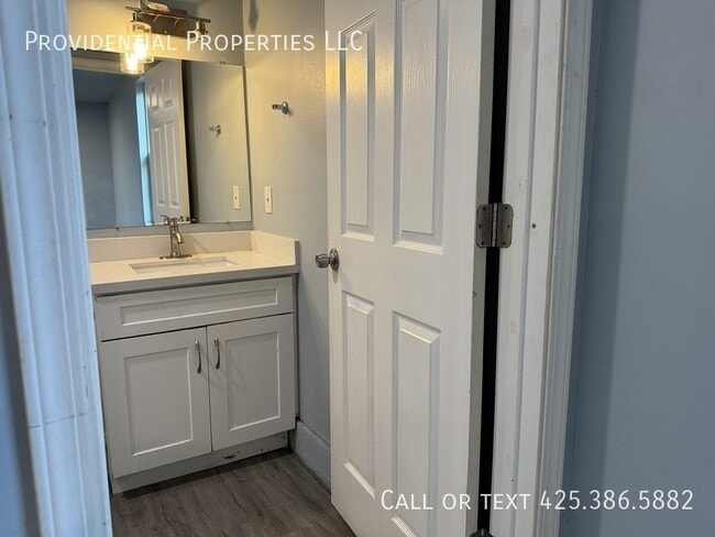 Photo - 708 D St SE