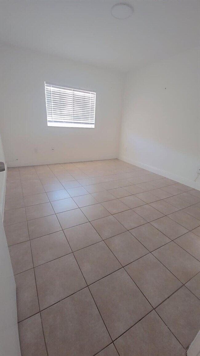 Photo - 3700 N 56th Ave Unidad 1015