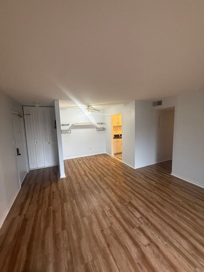 Photo - Right Around the Corner, Near Everywhere You Want to Be Unidad #5