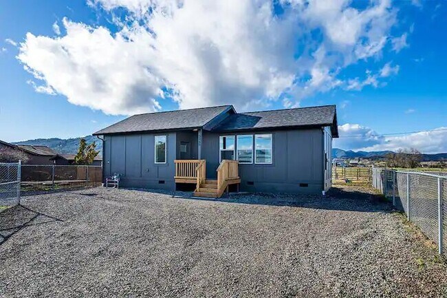 Photo - 5065 Seven Oaks Rd House