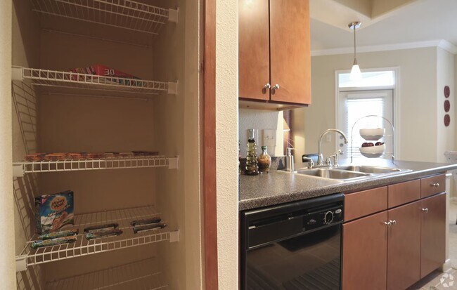 Photo - Limited-Time Savings in Scenic Setting! Unidad LAC