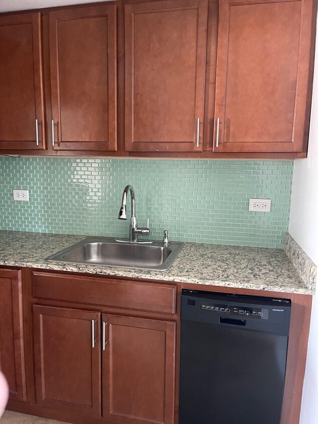 Photo - 7630 N Milwaukee Ave (Niles, IL)