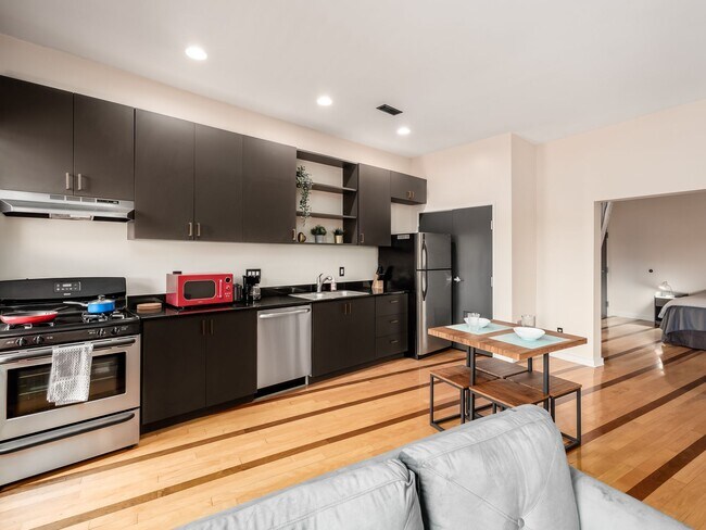 Photo - 1131 N High St Unit 302