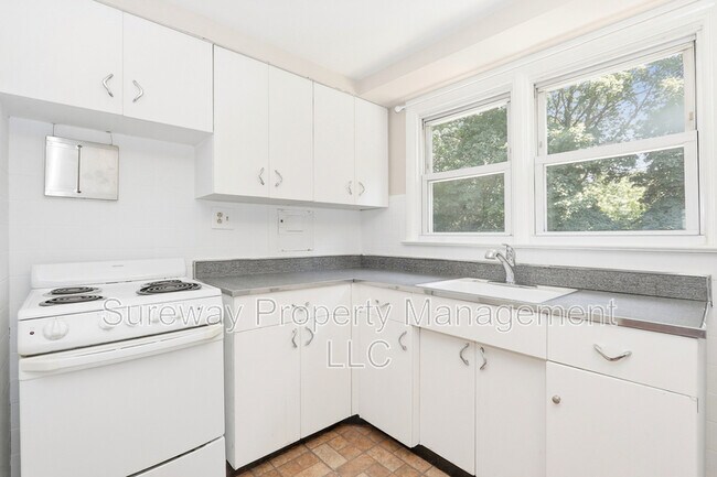 Photo - 2008 Maple Ave Unit B