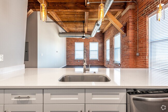 2BR, 2BA - 1110SF