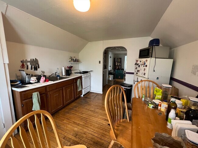 Photo - 11 Burnham St Unit 3