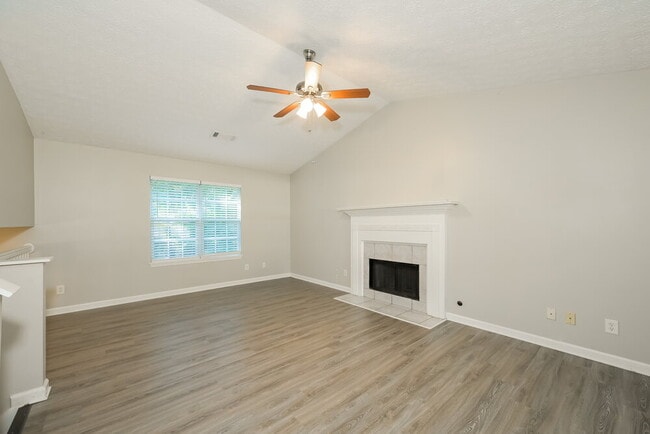 Photo - 172 Williamsburg Way