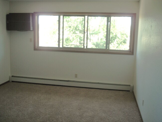 Scotland Green Living Room - Scotland Green Apartments