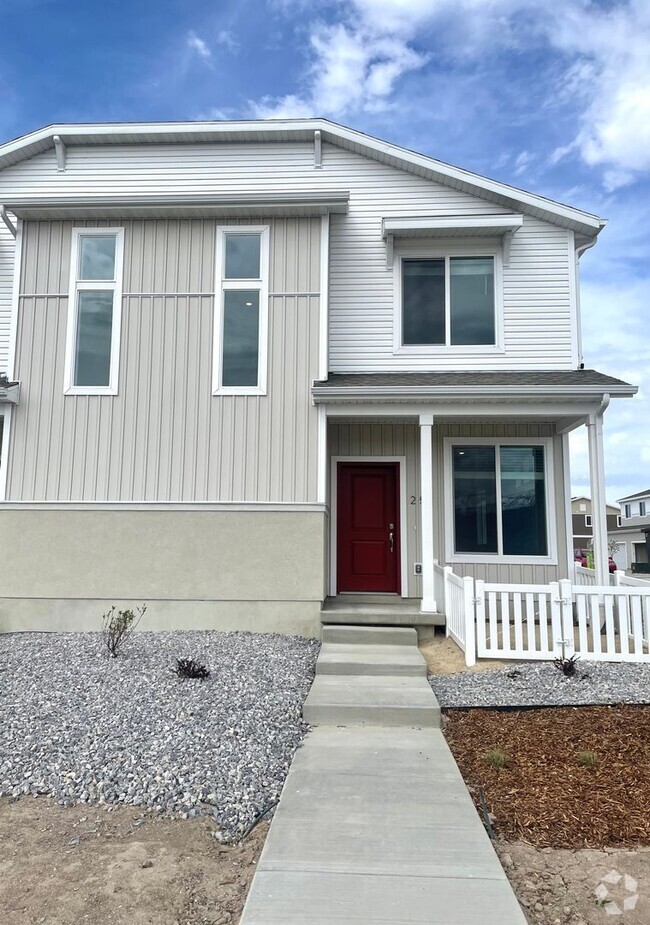 Building Photo - New 4 Bedroom Townhome