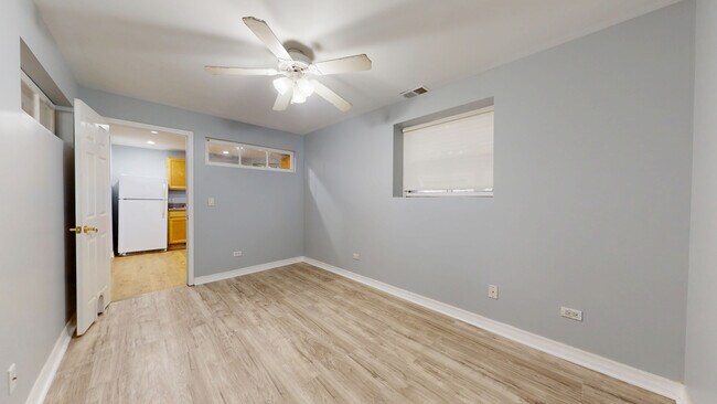 Photo - 1228 W Glenlake Ave Unit G