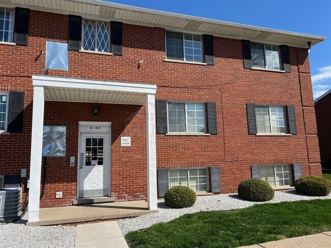 8140 Crestview Drive Apt #4, Sterling Heig... - 8140 Crestview Drive Apt #4, Sterling Heig... Unit 4