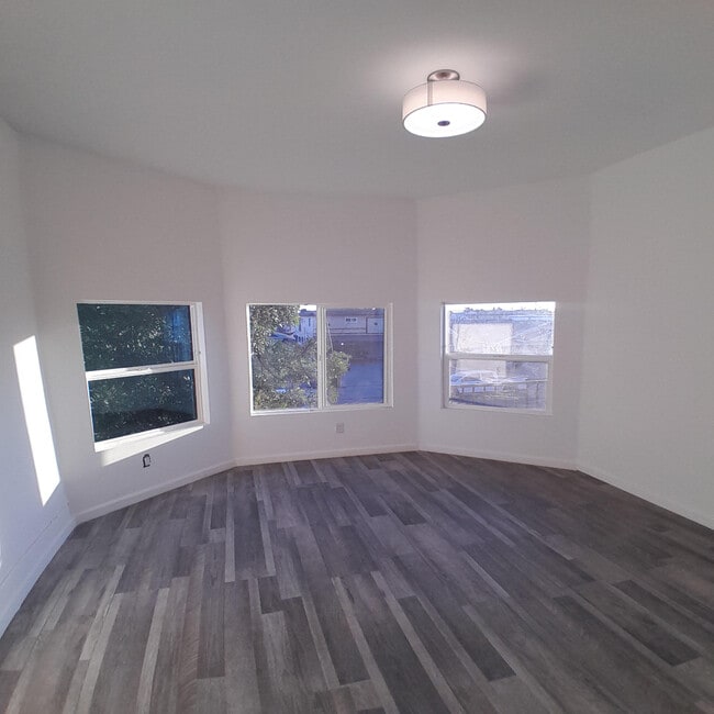 Photo - 635 W 53rd St Apartments