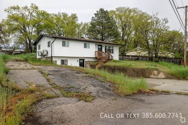 Building Photo - 1641 Sandhill Rd Rental