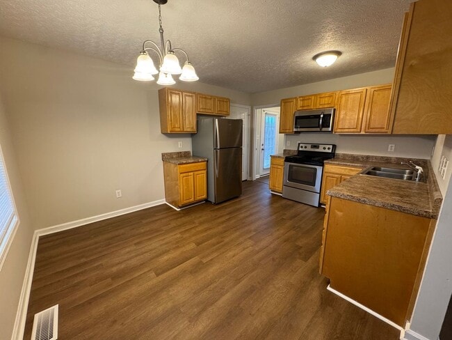 Photo - Spacious 3 bedroom, two bathroom home close to GM, Magna and Industrial Park