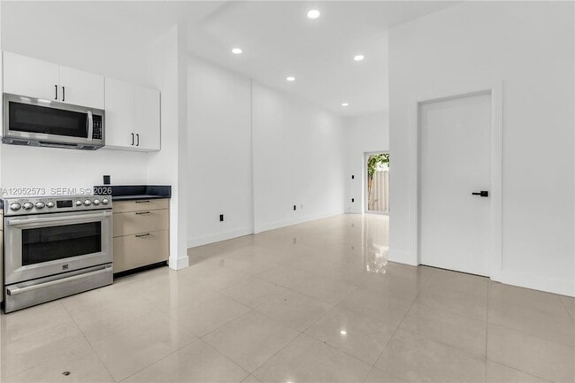 1011 SW 7th St Unit 2