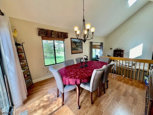 2 Hawthorne Pl