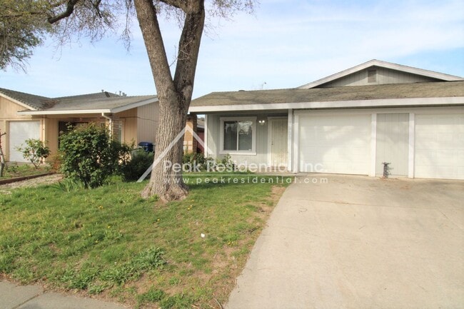 Photo - Cute 2bd/2ba Duplex with Garage - Walk to ...